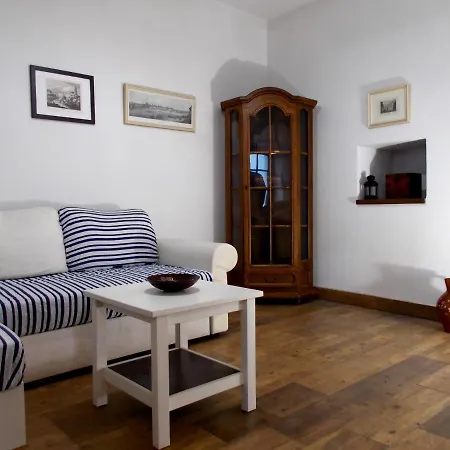 Holiday House - Prazdninovy Dum *
