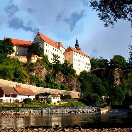 Holiday House - Prazdninovy Dum *
